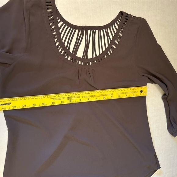 Naked Zebra quarter sleeve blouse with criss criss back detail. Sz S. P20 - Picture 6 of 7